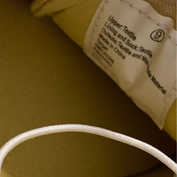 Universal Thread size 9 light yellow sneakers. - Picture 6 of 8